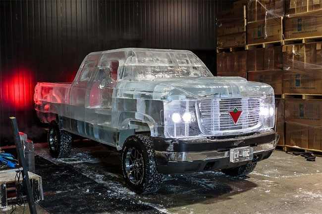 Driveable Truck made of Ice15