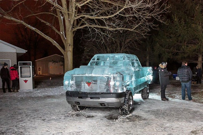 Driveable Truck made of Ice2