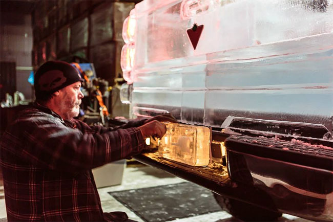 Driveable Truck made of Ice5