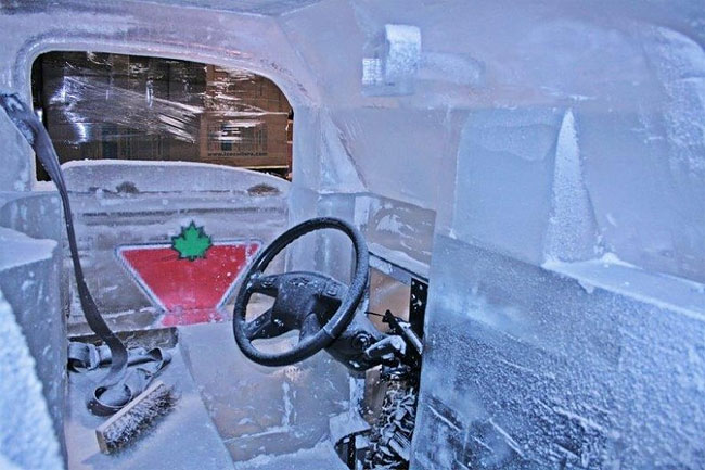 Driveable Truck made of Ice8