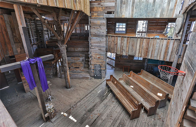 Inside the World's Biggest Tree House3