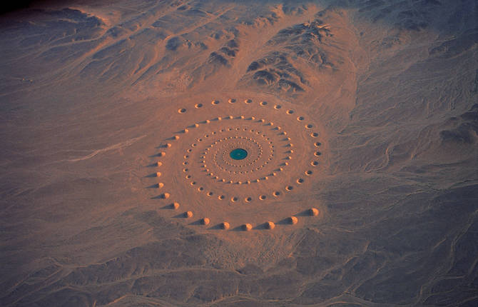 Monumental Land Art Installation in the Sahara