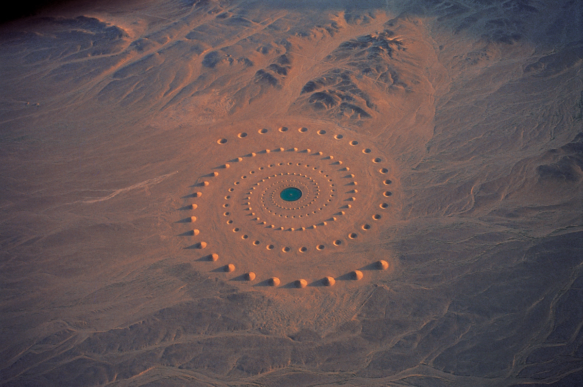 Monumental Land Art Installation in the Sahara 1