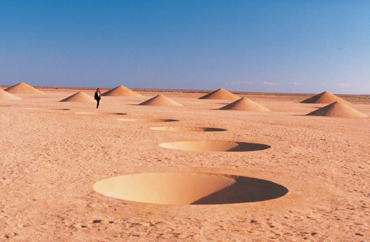 Monumental Land Art Installation in the Sahara 11