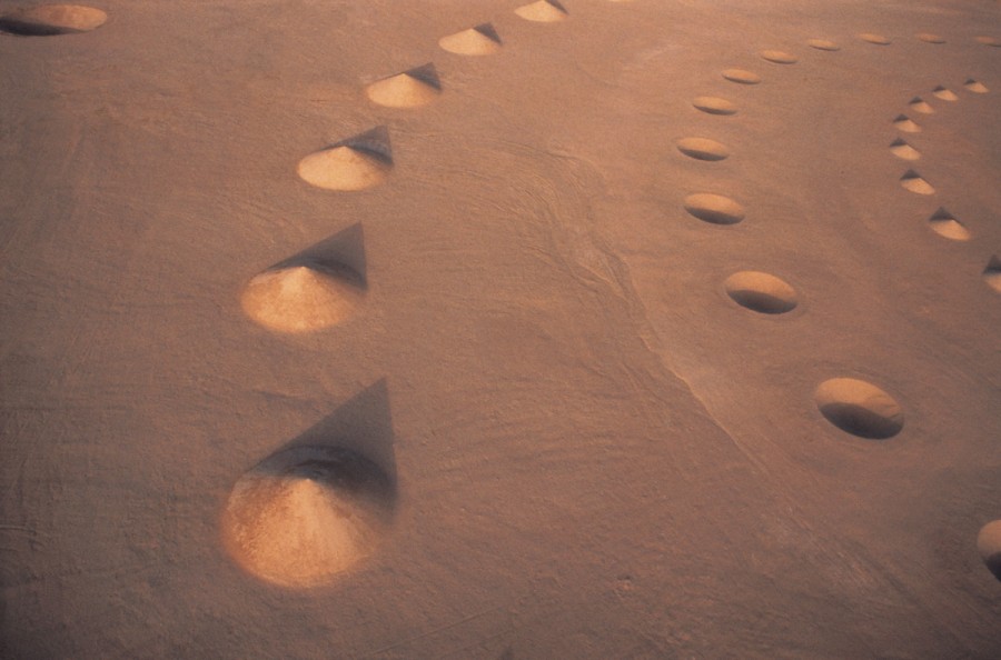 Monumental Land Art Installation in the Sahara 6