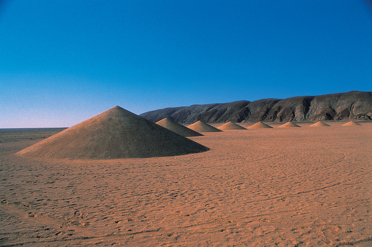 Monumental Land Art Installation in the Sahara 9