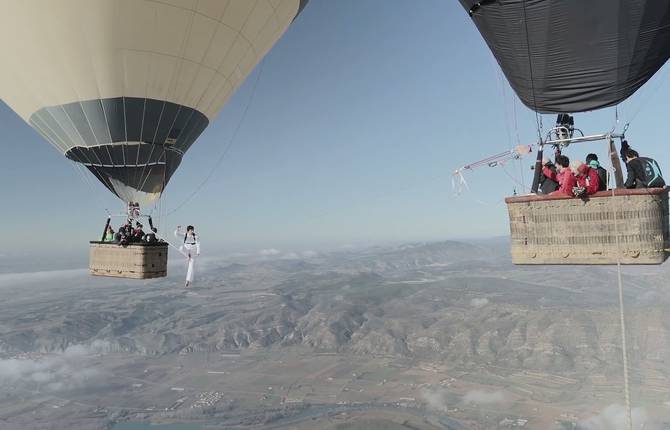 The Balloon Highline Skylining