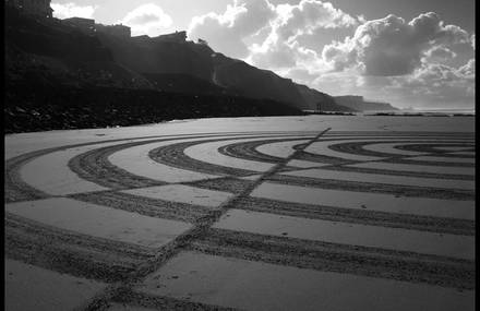 Beach art, ou la plage comme immense toile!