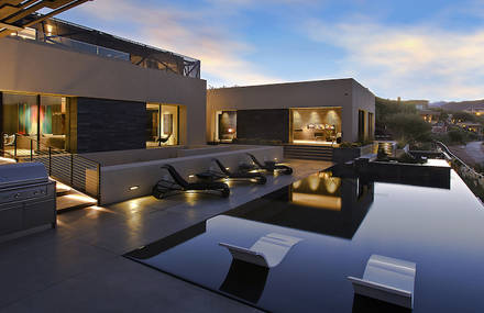 Amazing Grey House in Las Vegas