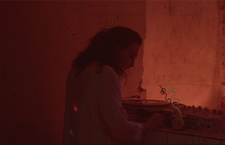 Ghostpoet ft Lucy Rose – Dial Tones
