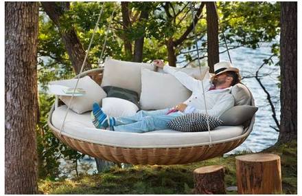 A Garden Swing Bed
