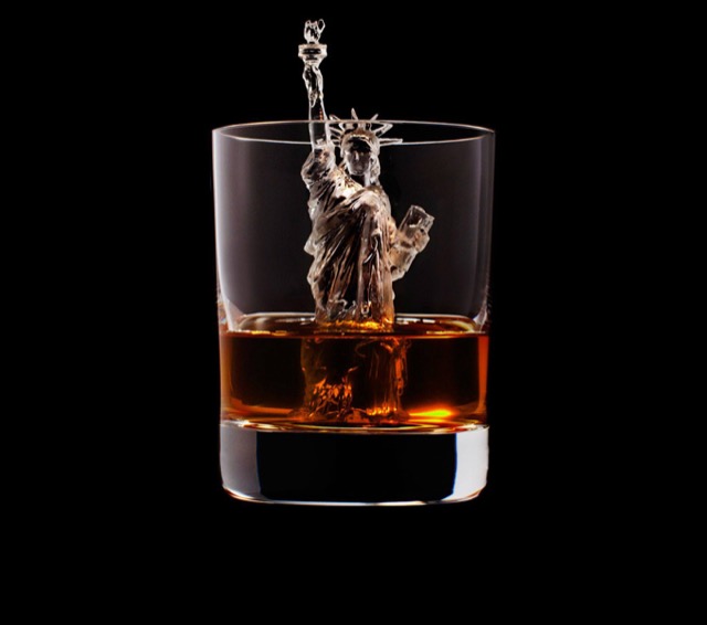 3D Ice Cubs in Whisky Glass_1