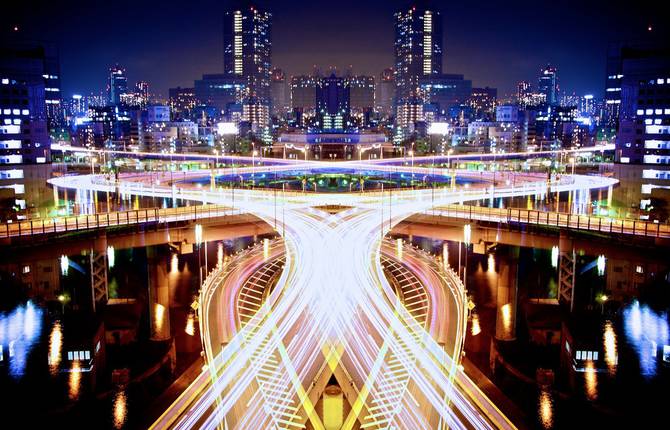 Symmetric Light Painting in Tokyo
