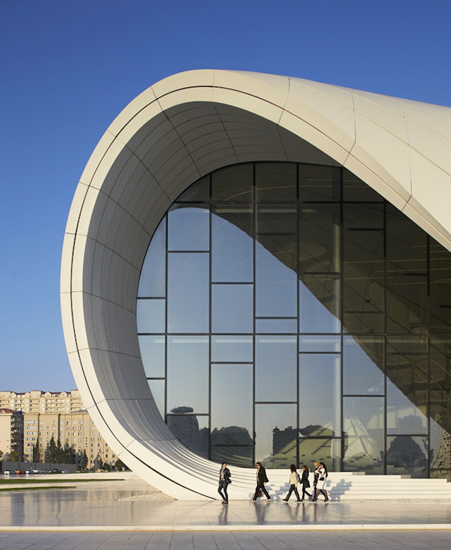 0-heydar-aliyev-center-by-zaha-hadid-architects-photo-by-Hufton-and-Crow