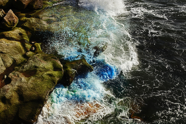 Dramatic Ocean Waves Crash  10