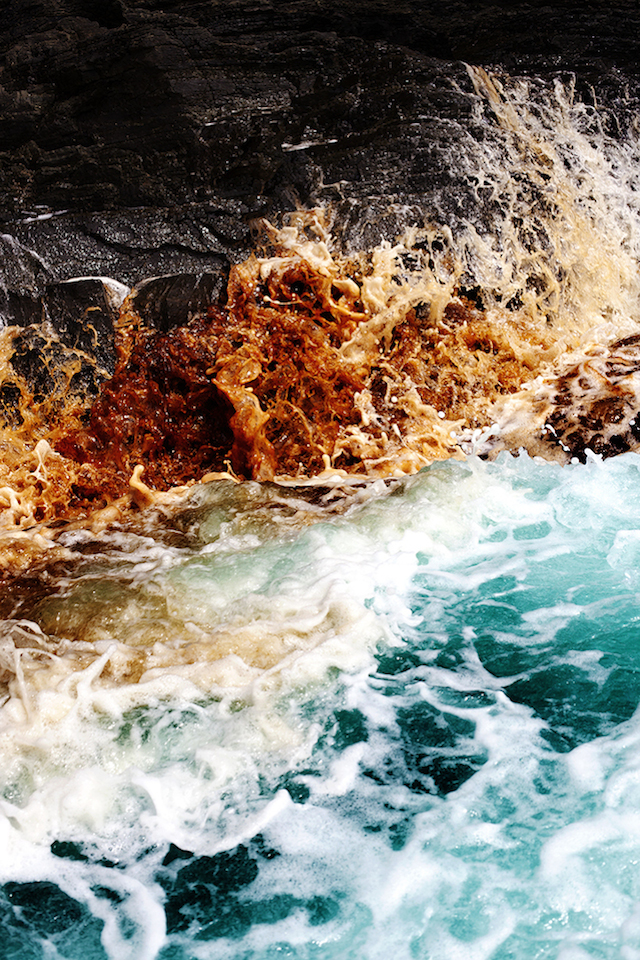 Dramatic Ocean Waves Crash  12