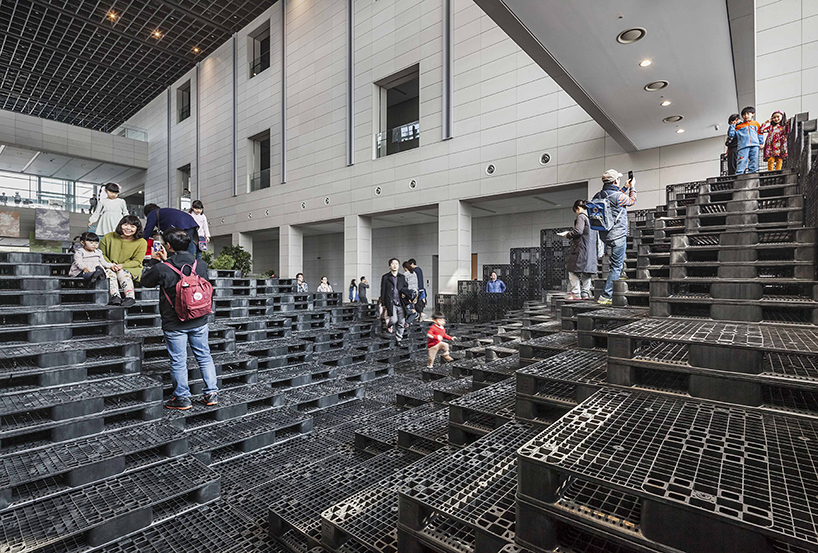 Tectonic Landscape with 1000 Recycled Pallets3