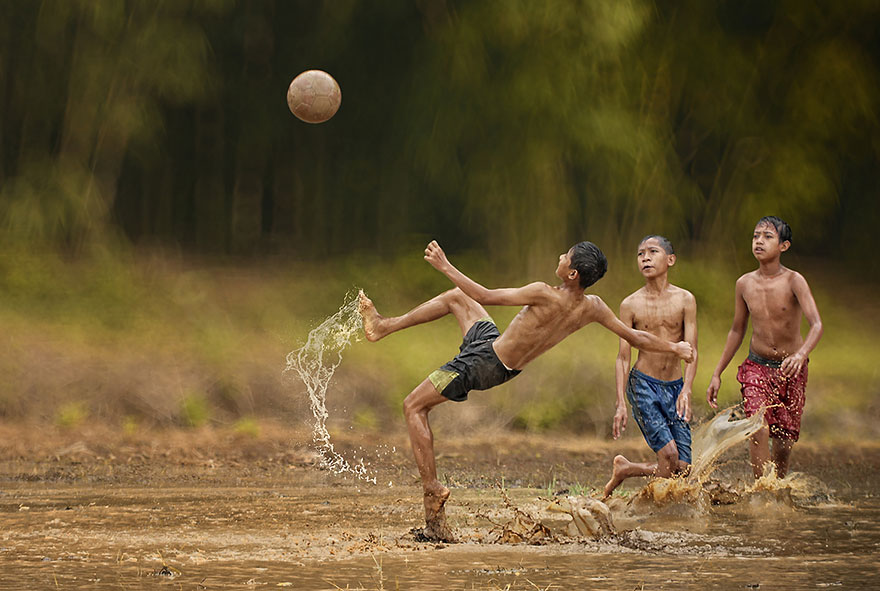 Life In Indonesian Villages Captured by Herman Damar 11