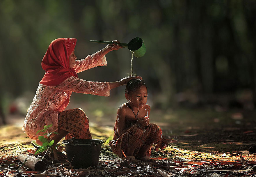 Life In Indonesian Villages Captured by Herman Damar 15