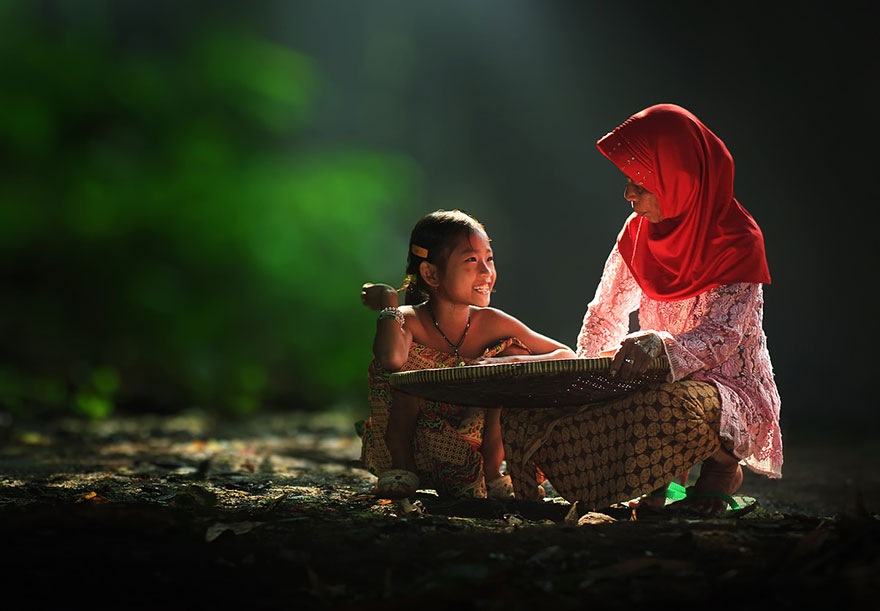 Life In Indonesian Villages Captured by Herman Damar 2
