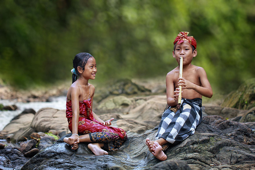 Life In Indonesian Villages Captured by Herman Damar 4