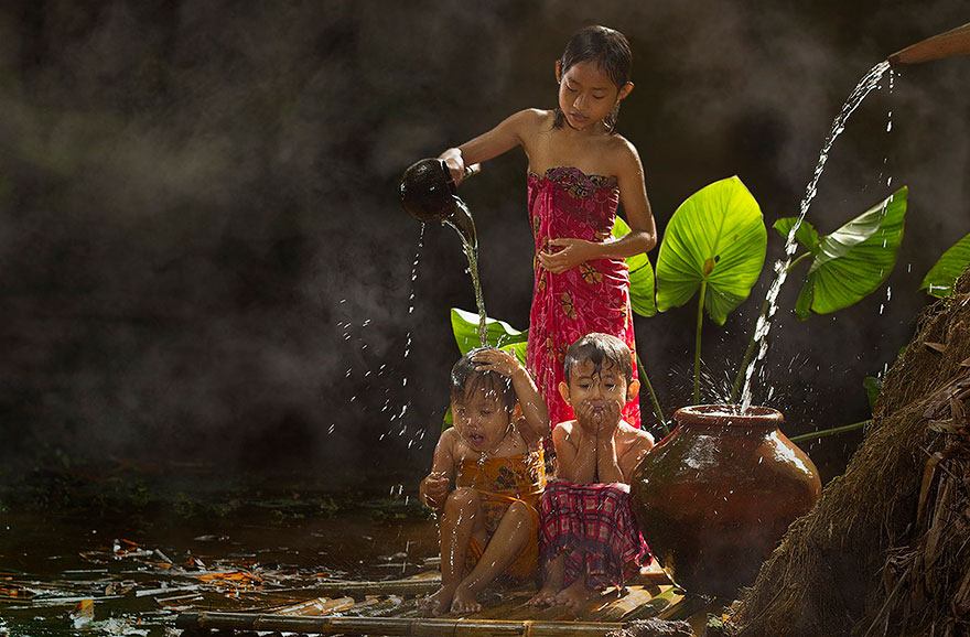 Life In Indonesian Villages Captured by Herman Damar 7