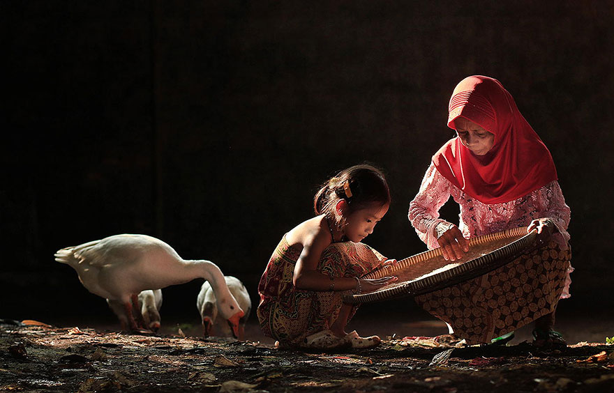 Life In Indonesian Villages Captured by Herman Damar 8
