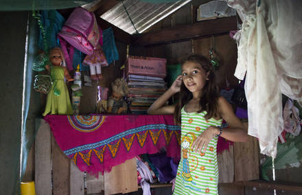 « Enfances »  reportages photo d’Antoine BOUREAU