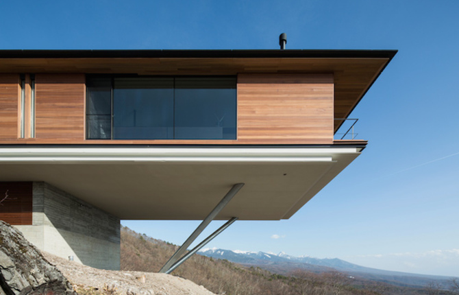 Cantilevers House In Japan