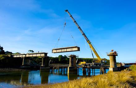 Grove Cranes Rebuilt A 92m Tasmanian Bridge In 3 Days