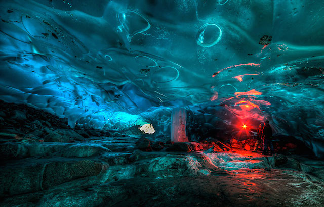 Stunning Alaskan Ice Cave -1