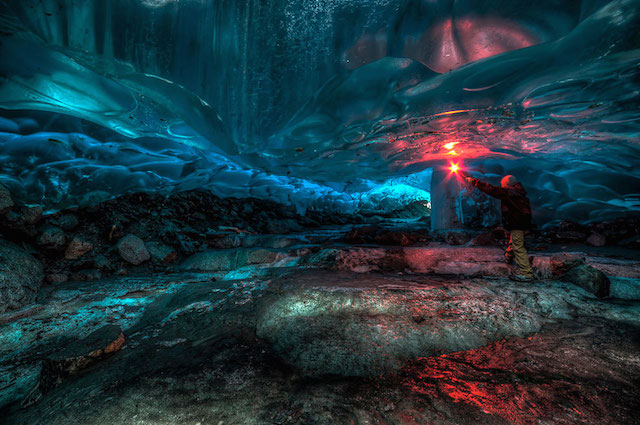 Stunning Alaskan Ice Cave -7