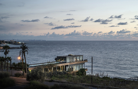 Home Perched on Cliff’s Edge