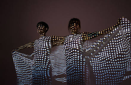 WAKE – An experiment in expressive projection mapping for dancers