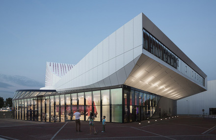 Theater De Stoep by UNStudio