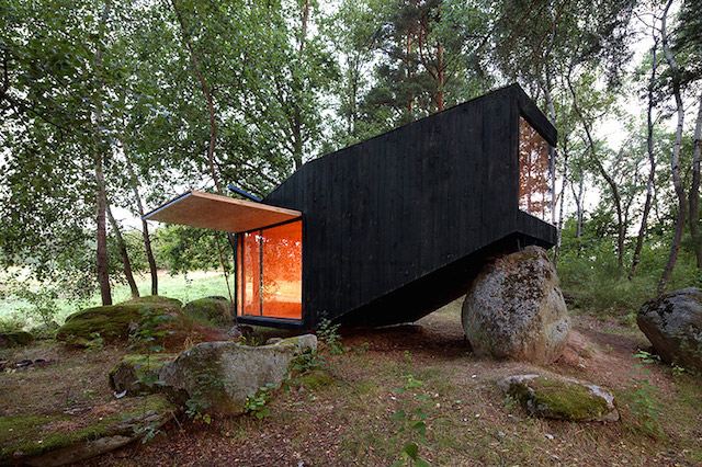 0-House On A Big Rock by Uhlik Architekti