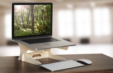 Sonnendeck – a wooden Laptop Stand for mobile use