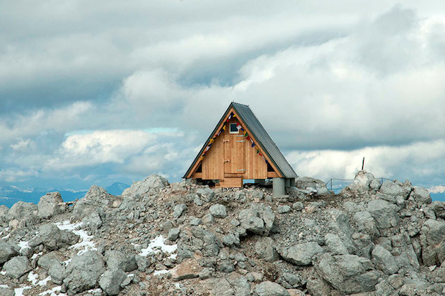 Amazing Mountain-Top Cabin by Giovanni Pesamosca