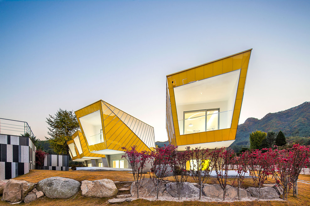 Full Yellow Color Pavillon_1