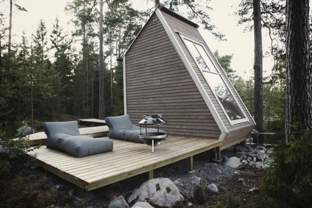 Micro Wooden Cabin Architecture by Robin Falck