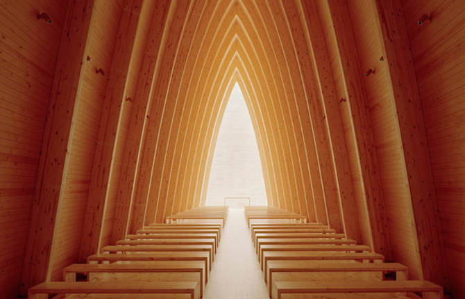 Curved Chapel in Finland