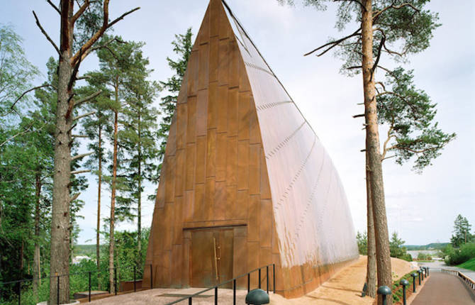 Curved Chapel in Finland