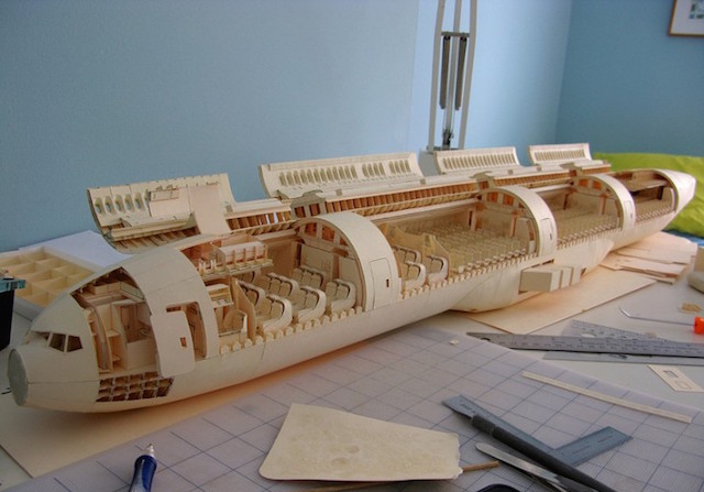 Detailed Boeing 777 Made of Paper_2