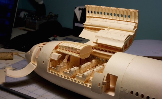 Detailed Boeing 777 Made of Paper_3