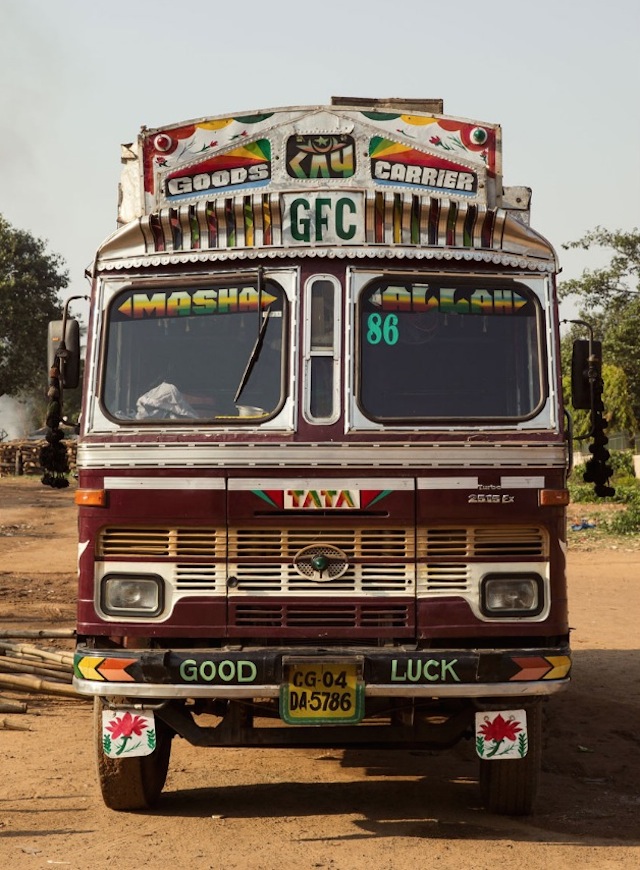 Indian Technicolor Trucks Photography-17
