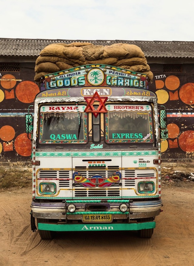 Indian Technicolor Trucks Photography-28