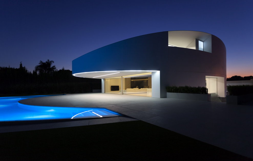 Minimalist Spacious White Villa_9