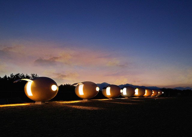 Mobile Egg-Shaped Cabins-12