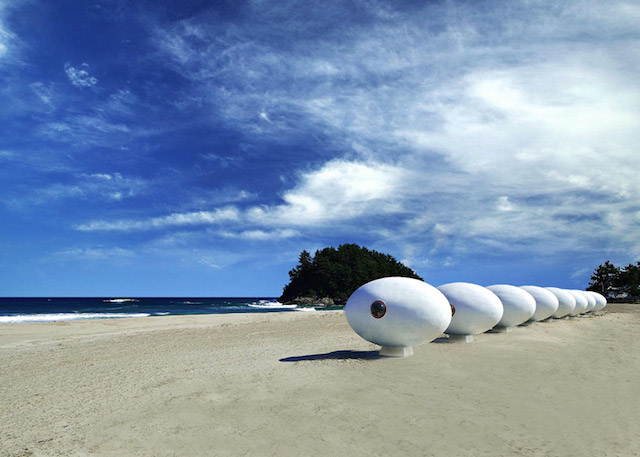 Mobile Egg-Shaped Cabins-3