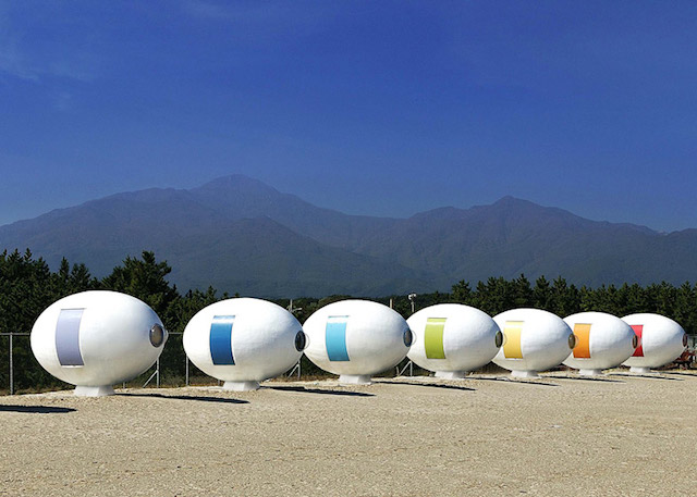 Mobile Egg-Shaped Cabins-7